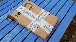 Amazon packet, sealed by La Poste.