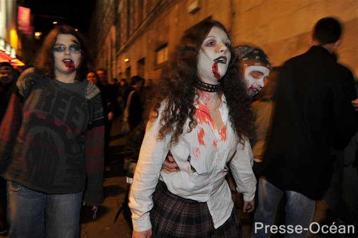 Zombie girls in Nantes. (c) 2010 Nathalie Bourreau/Presse-Ocean.