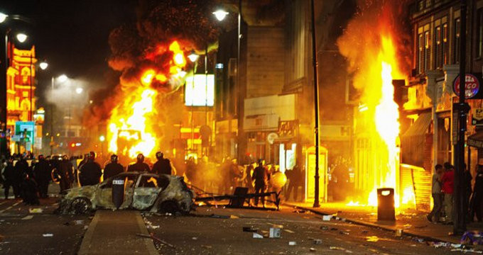 Rioting in London, picture from Yahoo!