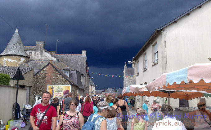 Not the sky you want to see at a vide grenier!